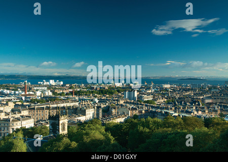 Leith, Edinburgh und den Firth of Forth von Calton Hill, Edinburgh Stockfoto