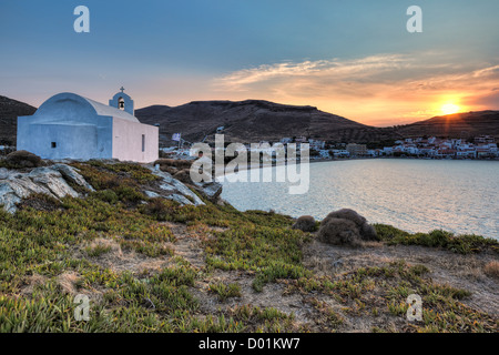 Korissia, die einen natürlichen Hafen begrüßt Sie auf der Insel von Kea, Griechenland Stockfoto