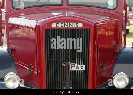 Vorderen Heizkörper der traditionellen alten LKW Lastwagen, Dennis Pax Stockfoto