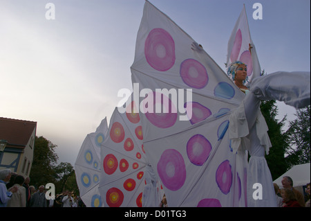 Stiltwalker, Straßenkünstler, Radebeul Herbst Und Weinfest, Wein-Autumn Festival, Radebeul, Sachsen, Sachsen, Deutschland Stockfoto