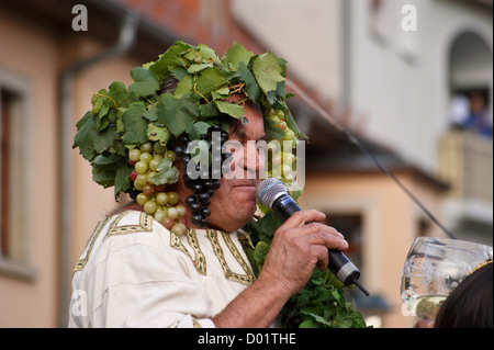 Herbert Graedtke als "Bacchus" in Radebeul Herbst Und Weinfest, Herbst Weinfest, Radebeul, Sachsen, Sachsen, Deutschland Stockfoto