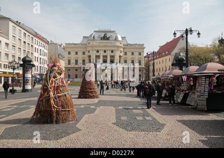 Gesamtansicht einer Straßenmarkt in Hviezdoslavovo beherrscht (Hviezdoslav Platz), Bratislava, Slowakei. Stockfoto