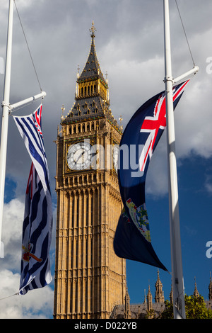 Big Ben und Flaggen des Commonwealth, London England, UK Stockfoto