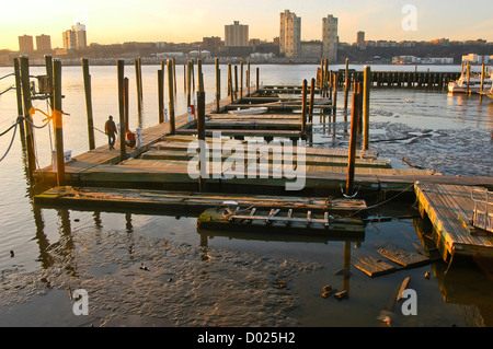 79th Street Boat Basin, im Riverside Park, an der niedrigsten Gezeiten des Jahres. Stockfoto