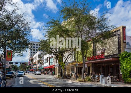 Geschäfte und Restaurants auf Clematis Street im historischen Zentrum von West Palm Beach, Treasure Coast, Florida, USA Stockfoto