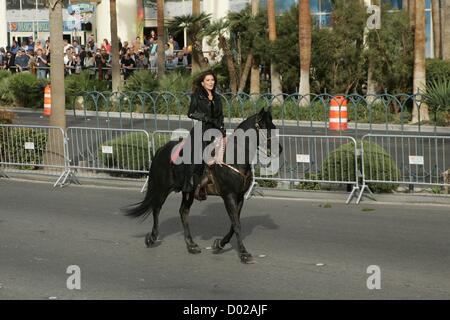 Shania Twain bei einem öffentlichen Auftritt für Shania Twain, Debüt SHANIA ankommt: immer noch THE ONE in The Colosseum, Caesars Palace Hotel und Casino, Las Vegas, NV 14. November 2012. Foto von: James Atoa/Everett Collection Stockfoto