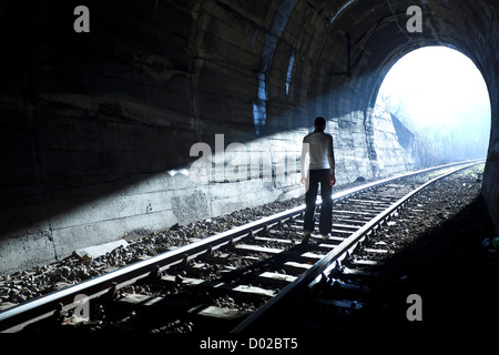 Ausfahrt aus dunkel - Licht am Ende des Tunnels