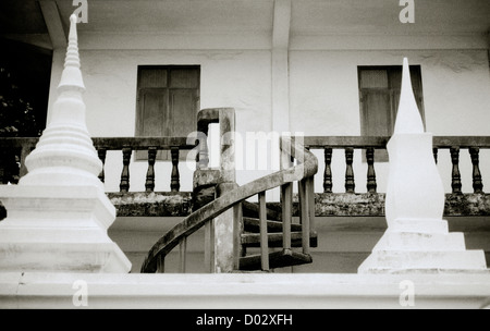 Reisen Fotografie - laotische Treppe Architektur in Vientiane in Laos in Indochina in Südostasien im Fernen Osten. Gebäude Stockfoto