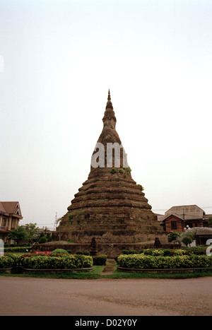 Die Buddhistischen Schwarz Stupa in Vientiane in Laos in Indochina im Fernen Osten Südostasien. Buddhismus Religion Reisen Stockfoto