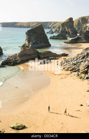 Bedruthan Schritte Strand, Menschen, North Cornwall, England, UK Stockfoto