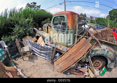 Verrostete Pickup-Truck im antiken und Country Store auf der North Fork des östlichen Long Island New York Stockfoto