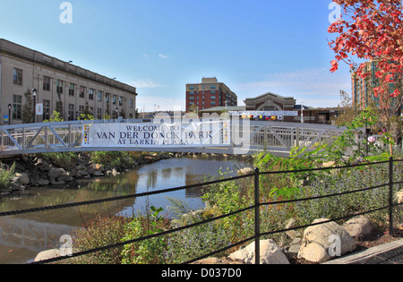 Larkin Plaza und Van der Donck Park Downtown Yonkers New York Stockfoto