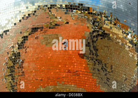 Weltweit größte Spiegelkugel south shore Blackpool Lancashire England uk Stockfoto