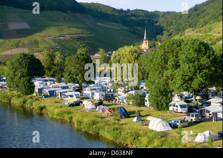 Camping am Ufer der Mosel in Deutschland Stockfoto