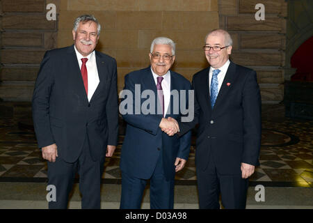 15. November 2012 - Bern, trifft Bern, Swasiland - Palästinenserpräsident Mahmud Abbas Präsident des Schweizer Parlaments bei seiner Ankunft zu einem offiziellen Besuch in die Schweiz am 15. November 2012 in Bern. Abbas wird voraussichtlich seine Bewerbung für nichtstaatliche UN-Mitgliedschaft vor der UN-Generalversammlung am 29. November präsentieren (Credit-Bild: © Thaer Ganaim/APA Images/ZUMAPRESS.com) Stockfoto