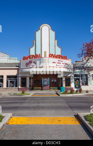 Das Art-Deco-Kino in Avenal, Kalifornien, einen gut erhaltenen Exterieur und Festzelt. Stockfoto