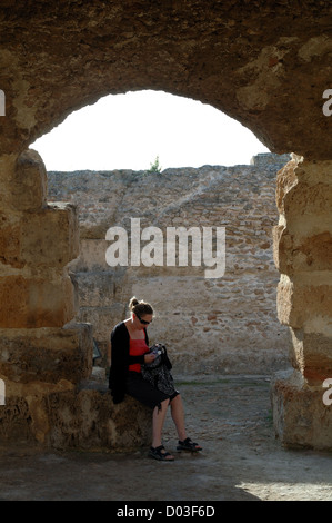 Ein Tourist in Karthago in Tunesien Stockfoto