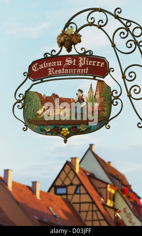 Restaurant-Schild am klein-Venedig, Colmar, Elsass, Frankreich Stockfoto