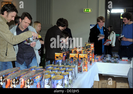 Händler bei Dr Who Convention Army Gäste, 2009, ist St. Andrew in Square, Glasgow, Schottland, Großbritannien Stockfoto