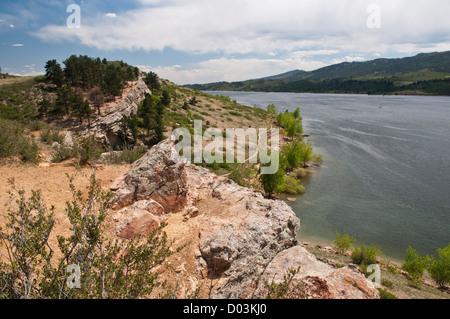 USA, CO, Fort Collins. Horsetooth Reservoir westlich von Fort Collins dient als wichtige Wasserversorgung und Erholung. Stockfoto