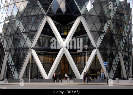 30 St Mary Axe, Gherkin, Swiss Re Tower, Financial District, City of London, London, England, Großbritannien, Europa Stockfoto