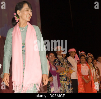 Aung San Suu Kyi. Begegnung mit den Menschen in Birma in der Royal Festival Hall London UK 22. Juni 2012 Stockfoto