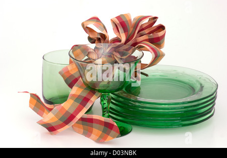 Plaid Band in Herbstfarben mit grünen Glas-Partygerichten Stockfoto