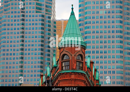 Gooderham Building (Flatiron Building) in der Innenstadt von Toronto City, Ontario, Kanada. Stockfoto