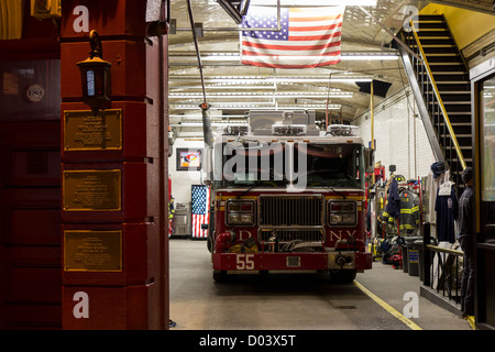 Motor 55 Firehouse bei Nacht in Little Italy, New York Stockfoto