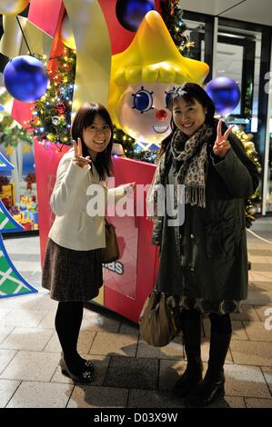 15. November 2012, Tokyo, Japan - Tokyo Skytree in grün als "der größte Weihnachtsbaum der Welt" in Tokio auf Donnerstag, 15. November 2012 beleuchtet. (Foto von Masahiro Tsurugi/AFLO) - Ty- Stockfoto