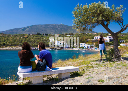 Vista-de-Port Lligat con la Casa Museo de Salvador Dali al Fondo y En El Centro De La Imagen. Cadaqués.  Costa Brava. Alt Empordà. Girona. Cataluña. España Stockfoto