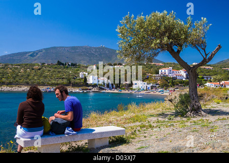 Vista-de-Port Lligat con la Casa Museo de Salvador Dali al Fondo y En El Centro De La Imagen. Cadaqués.  Costa Brava. Alt Empordà. Girona. Cataluña. España Stockfoto