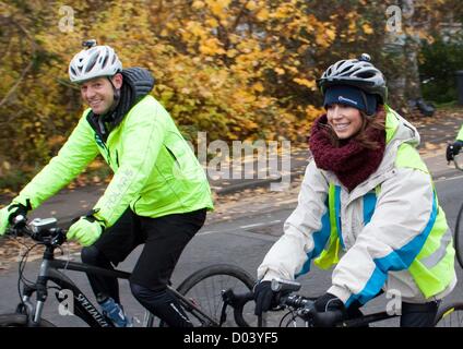 16. November 2012: Windsor, UK - die BBC One Show 2012 Rikscha Herausforderung für Kinder in Not mit Matt Baker und Alex Jones. Stockfoto