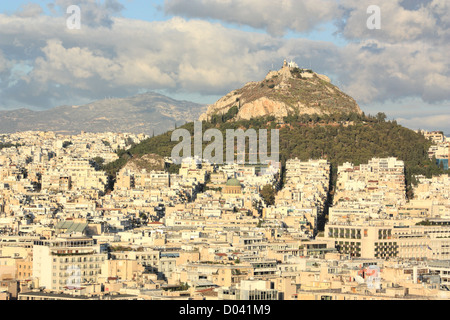Blick auf Mount Lycabettus (Lycabettos, Lykabettos oder Lykavittos) Athen, Griechenland Stockfoto