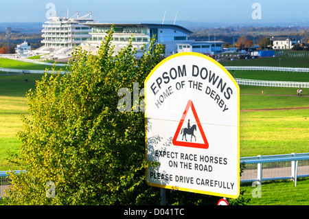 Epsom Downs Rennbahn und Tribüne, Surrey, England, UK Stockfoto