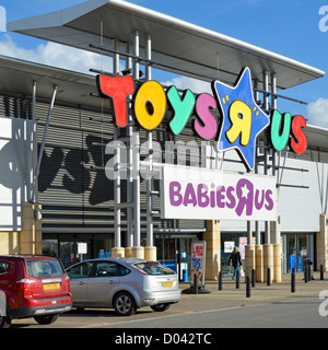 Einzelhandelsflächen Park shopping für Toys R Us speichern unter Einbeziehung Babies R Us Stockfoto