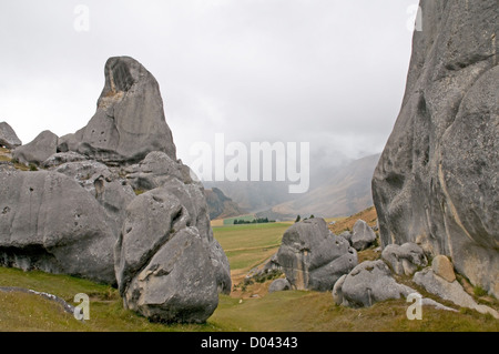 Seltsame Kalksteinfelsen am Burgberg auf Neuseelands Südinsel Stockfoto