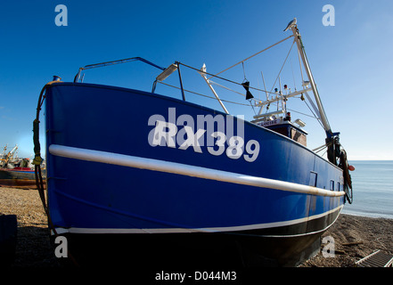 Ein Fischerboot auf dem Stade im alten Hastings. Stockfoto