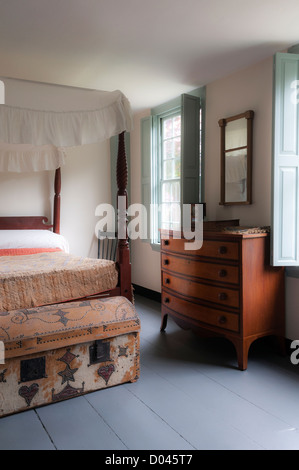 Vier Bett und Kommode im Schlafzimmer Nathanel Greene Homestead. Eine National Historic Landmark erklärt, 1972 Stockfoto