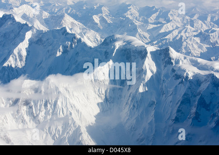 Ein Blick aus grosser Höhe auf die Berge des Himalaya Stockfoto