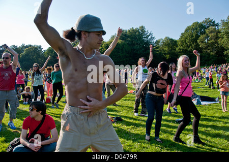 Der große Tanz Karneval im Crystal Palace Park South London ist Teil der nationalen Kampagne zu ermutigen, aktiv zu werden und Stockfoto