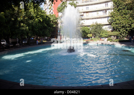 Mittelgang entlang der Avenida Amsterdam mit Brunnen in Condesa - Mexiko-Stadt DF Stockfoto