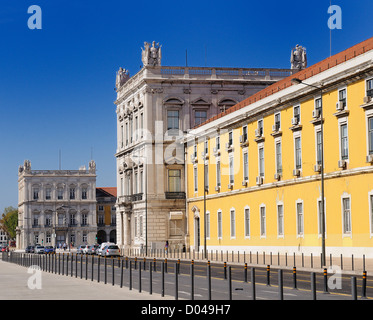 Berühmte Bogen an der Praça Comercio zeigen Viriatus, Vasco da Gama, Pombal und Nuno Alvares Pereira Stockfoto