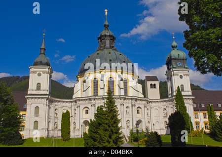 Ettal, Ettal Abbey, in der Nähe von Oberammergau, Klosterkirche und Hof, Upper Bavaria, Bayern, Deutschland, Europa Stockfoto