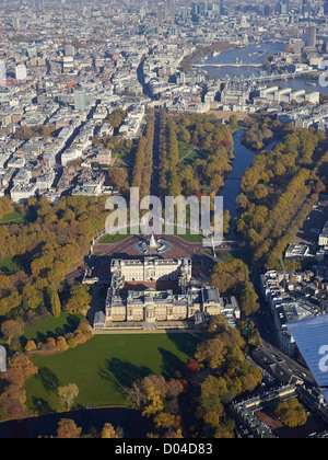 London aus der Luft zeigen, Buckingham Palace und The Mall, England UK Stockfoto