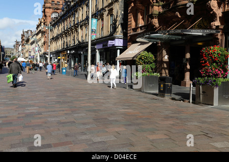Buchanan Street Fußgängerzone Einkaufsviertel im Sommer, Glasgow Stadtzentrum, Schottland, Großbritannien Stockfoto