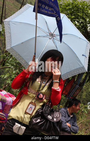 Reiseführer zu Dragon es Rückgrat Reisterrassen, Longsheng, Guangxi Stockfoto