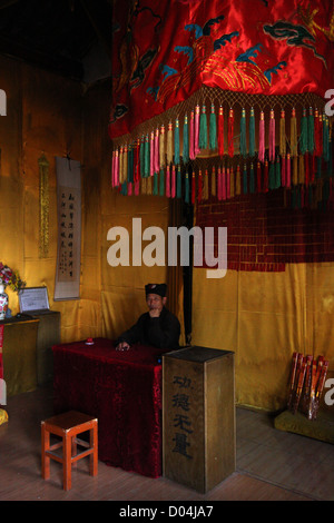 Mönch in Zhonghe Tempel, Dali, Yunnan Stockfoto