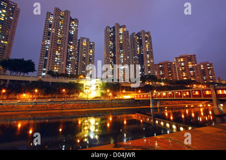 Hong Kong Wohnblocks bei Sonnenuntergang Stockfoto