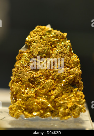 Gold in gediegener Form, Au. Stockfoto